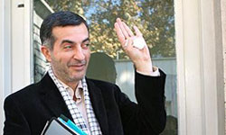 مشایی در نیویورک در برنامه ها همراه رئیس جمهور بود؟/بقایی: اطلاع دقیقی از این موضوع ندارم/فرض کنید طرف خانواده‌اش را به سفر برده؛ مگر خلاف است؟  