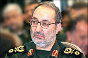 فرمانده سپاه : هر پرنده بیگانه در آسمان ایران را می‌زنیم